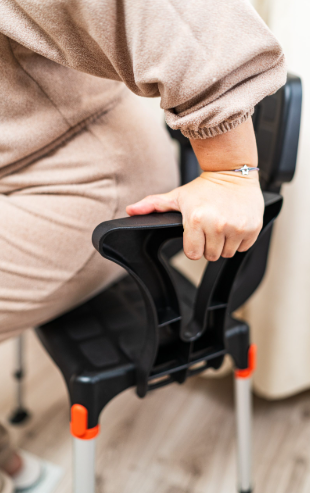 King Shower Seat with Back & Armrests, black